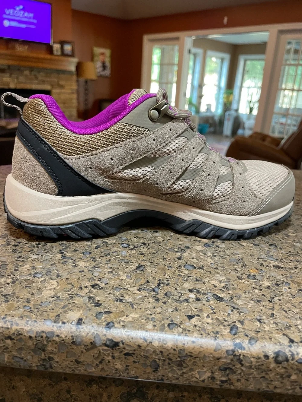Columbia Omni Tech Redmond III Waterproof Hiking Shoe Womens Sz 7 Taupe Fuschia